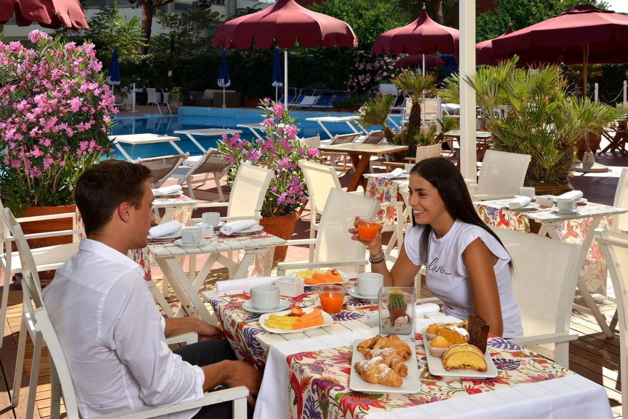 Unahotels Imperial Sport Hotel ペザロ エクステリア 写真