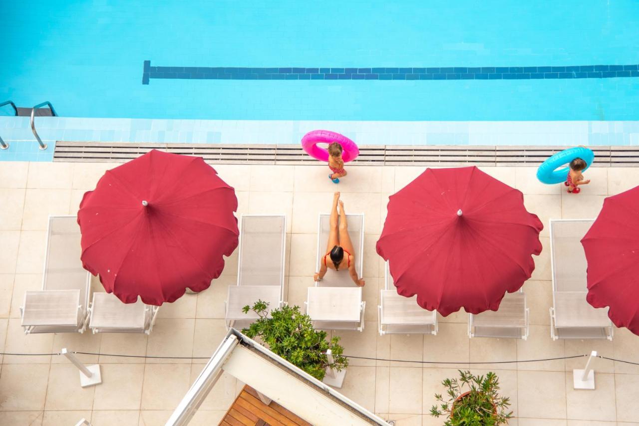 Unahotels Imperial Sport Hotel ペザロ エクステリア 写真