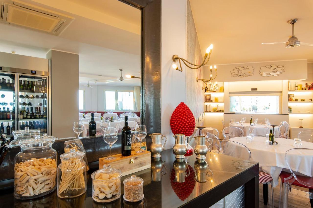Unahotels Imperial Sport Hotel ペザロ エクステリア 写真