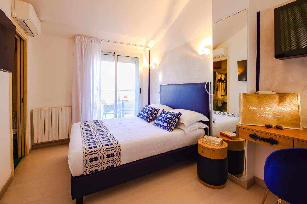 Unahotels Imperial Sport Hotel ペザロ エクステリア 写真
