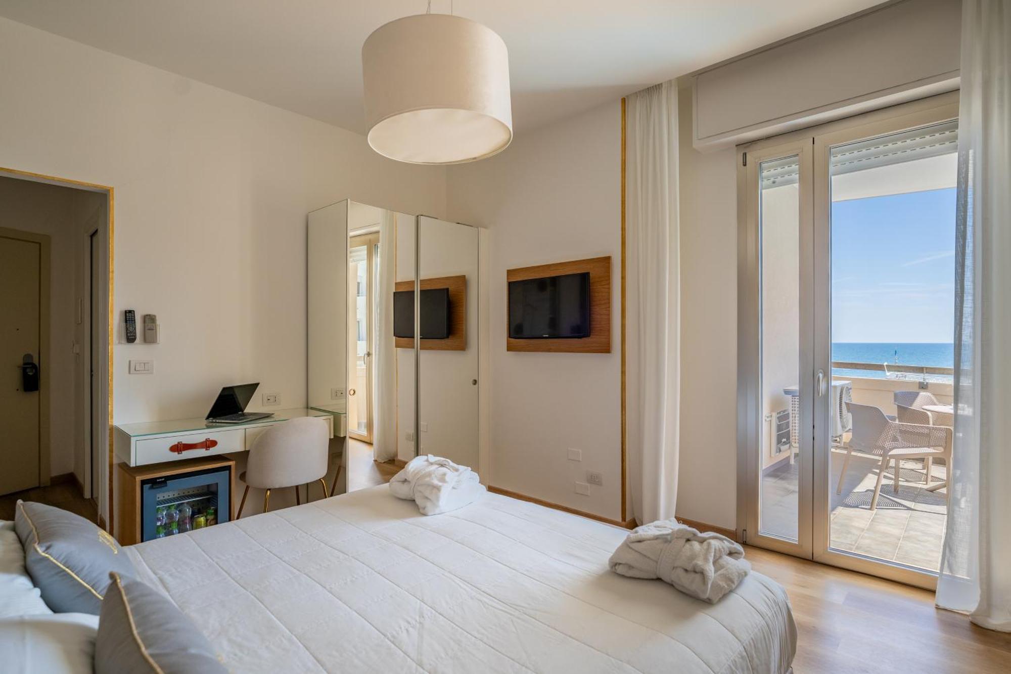 Unahotels Imperial Sport Hotel ペザロ エクステリア 写真
