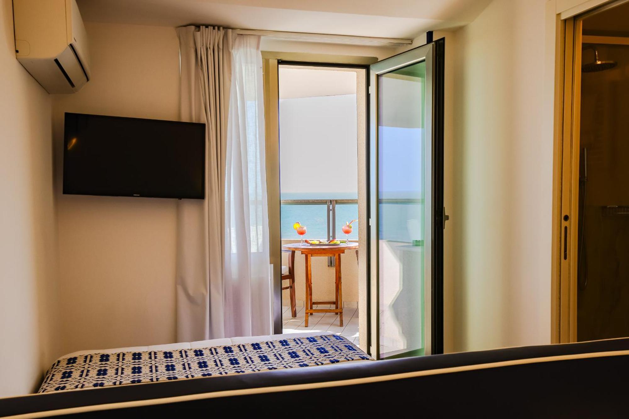 Unahotels Imperial Sport Hotel ペザロ エクステリア 写真