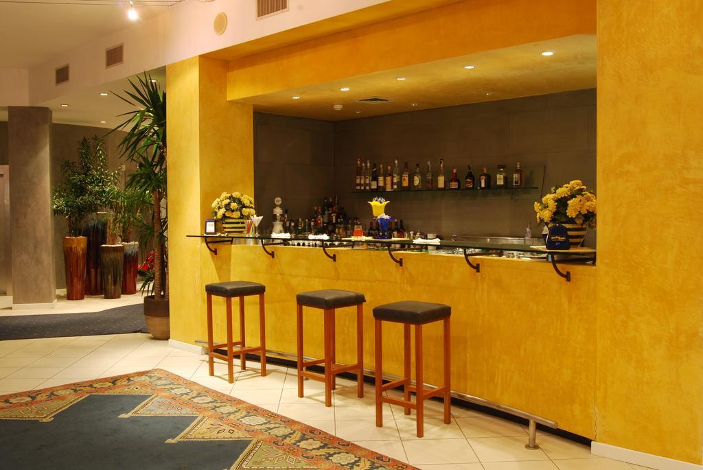 Unahotels Imperial Sport Hotel ペザロ エクステリア 写真