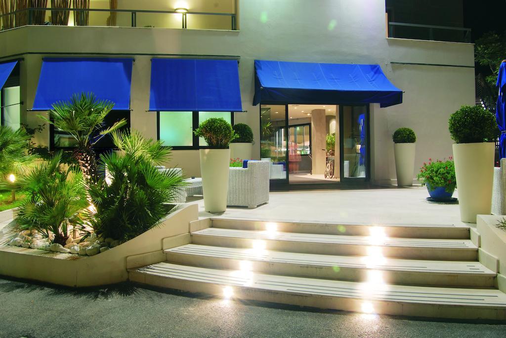 Unahotels Imperial Sport Hotel ペザロ エクステリア 写真